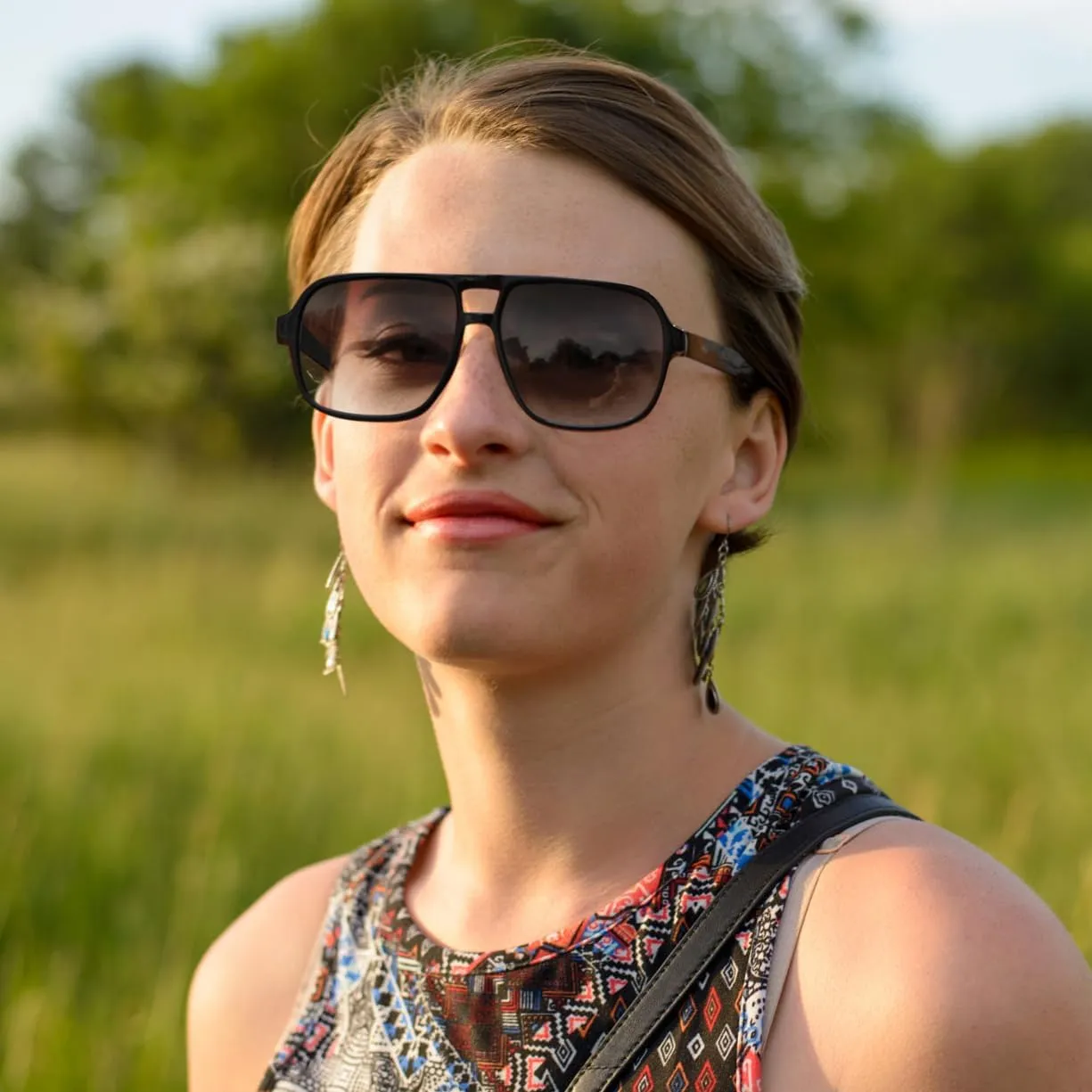 FEISEDY Retro Square Aviator Sunglasses Women Men 70s Vintage Trendy Plastic Frame Sun Glasses B4158